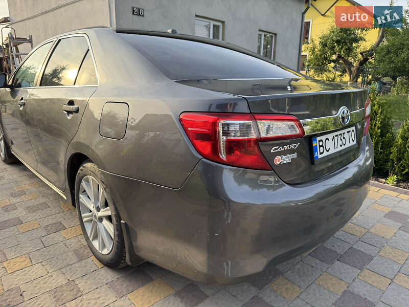 Седан Toyota Camry 2012 в Львові