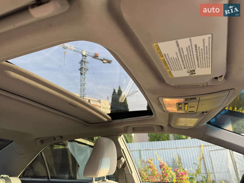 Седан Toyota Camry 2012 в Львові