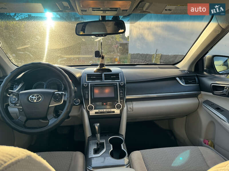 Седан Toyota Camry 2012 в Львові