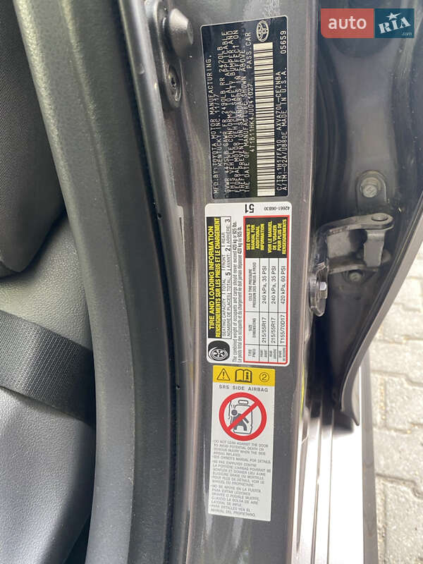 Седан Toyota Camry 2017 в Рівному