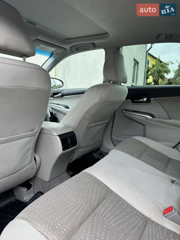 Седан Toyota Camry 2012 в Львові