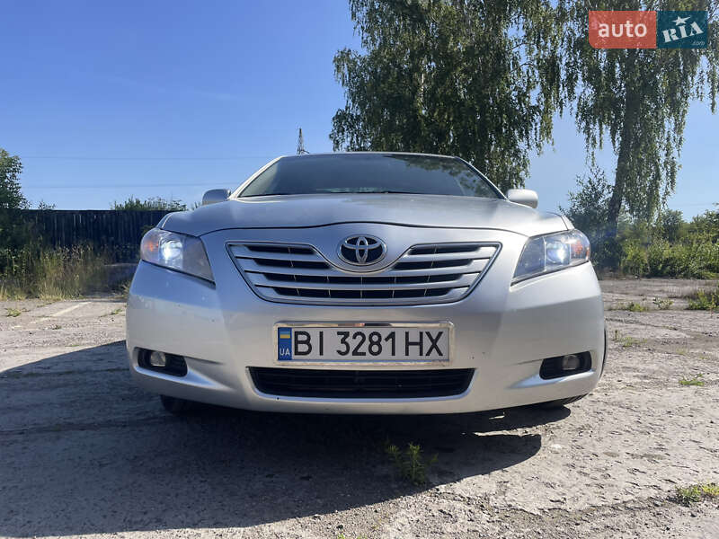 Седан Toyota Camry 2006 в Ровно