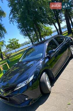 Седан Toyota Camry 2018 в Киеве