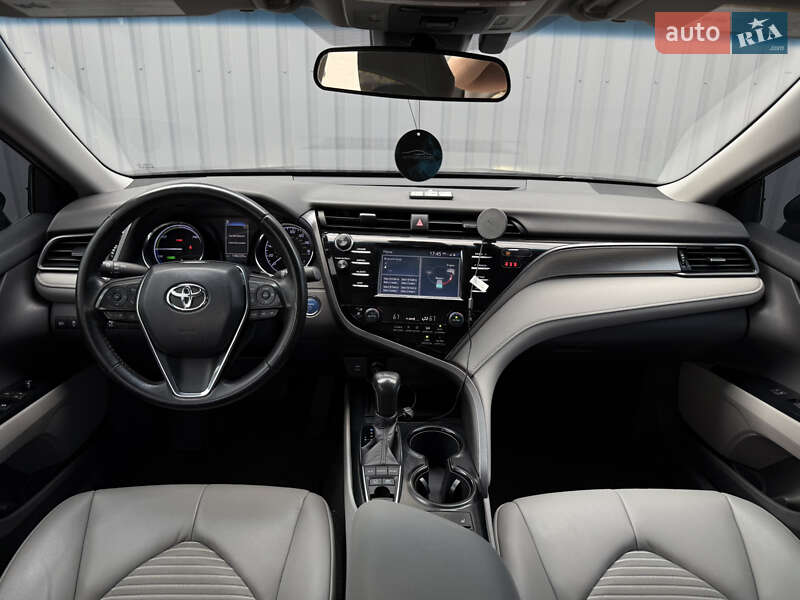 Седан Toyota Camry 2019 в Києві