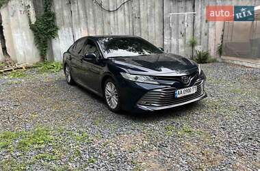 Седан Toyota Camry 2017 в Киеве