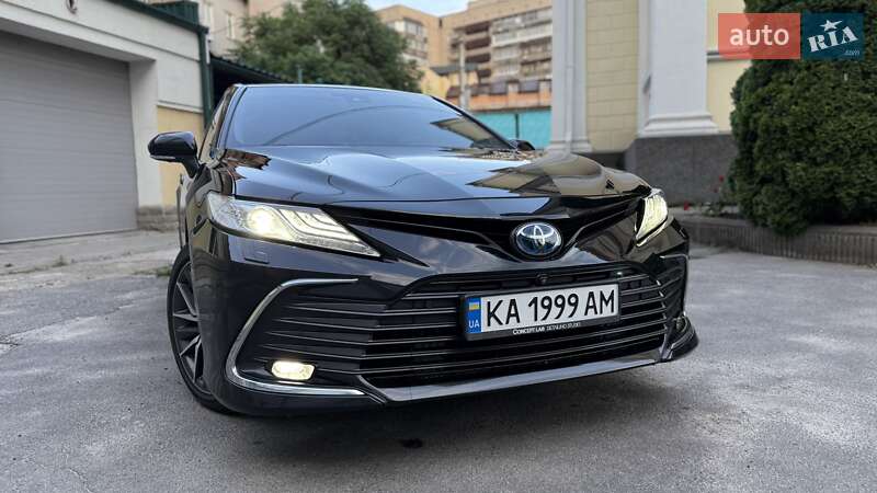 Седан Toyota Camry 2021 в 