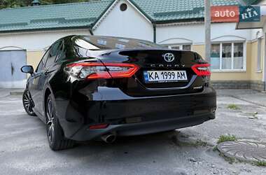 Седан Toyota Camry 2021 в 