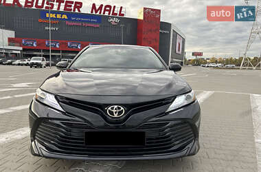 Седан Toyota Camry 2017 в Києві