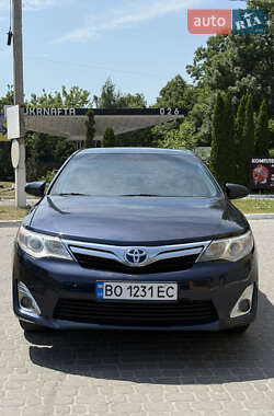 Седан Toyota Camry 2014 в Тернополе