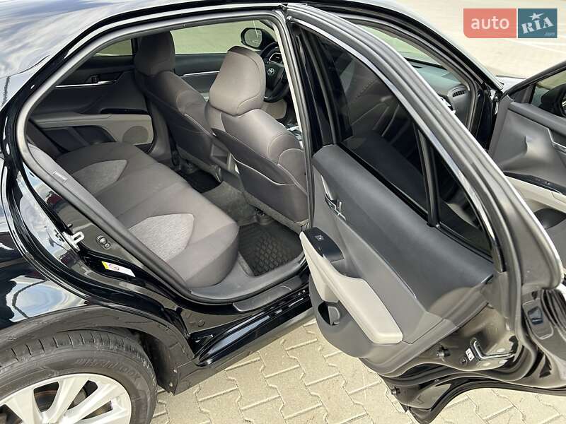 Седан Toyota Camry 2017 в Киеве фото 24 Седан Toyota Camry 2017 в Киеве