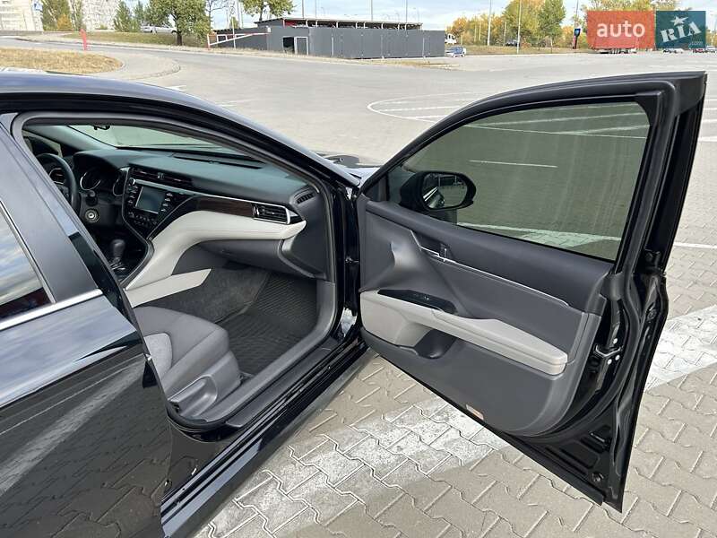 Седан Toyota Camry 2017 в Киеве фото 25 Седан Toyota Camry 2017 в Киеве