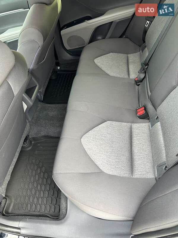 Седан Toyota Camry 2017 в Киеве фото 46 Седан Toyota Camry 2017 в Киеве