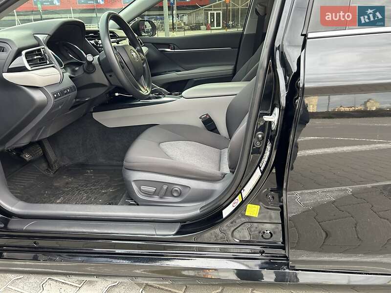Седан Toyota Camry 2017 в Киеве фото 36 Седан Toyota Camry 2017 в Киеве