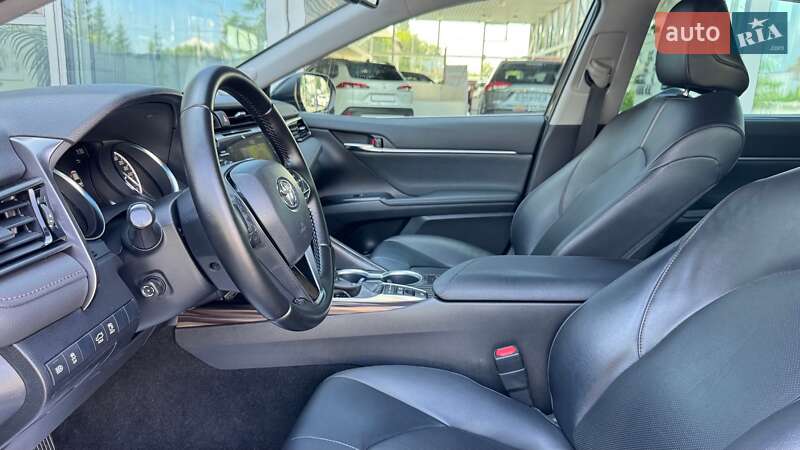 Седан Toyota Camry 2019 в Ивано-Франковске