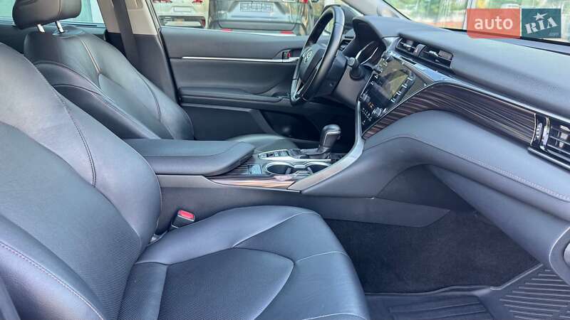 Седан Toyota Camry 2019 в Ивано-Франковске