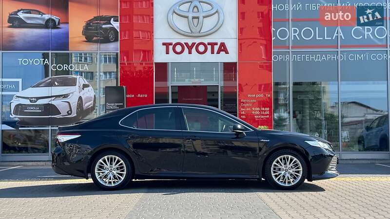 Седан Toyota Camry 2019 в Ивано-Франковске
