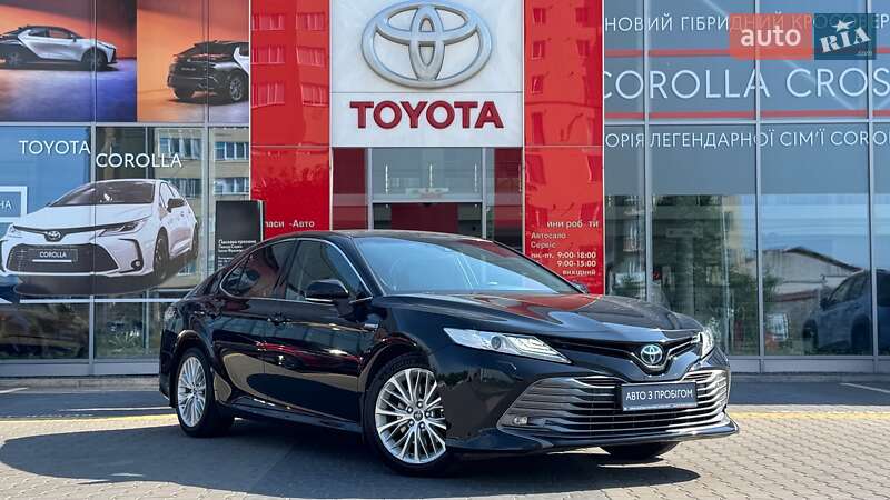 Седан Toyota Camry 2019 в Ивано-Франковске