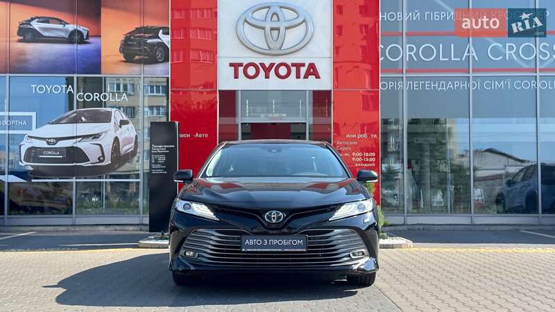 Седан Toyota Camry 2019 в Ивано-Франковске