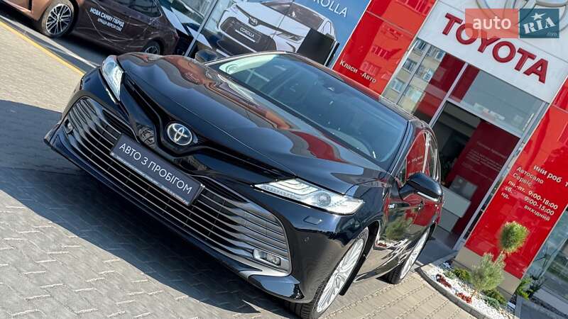 Седан Toyota Camry 2019 в Ивано-Франковске