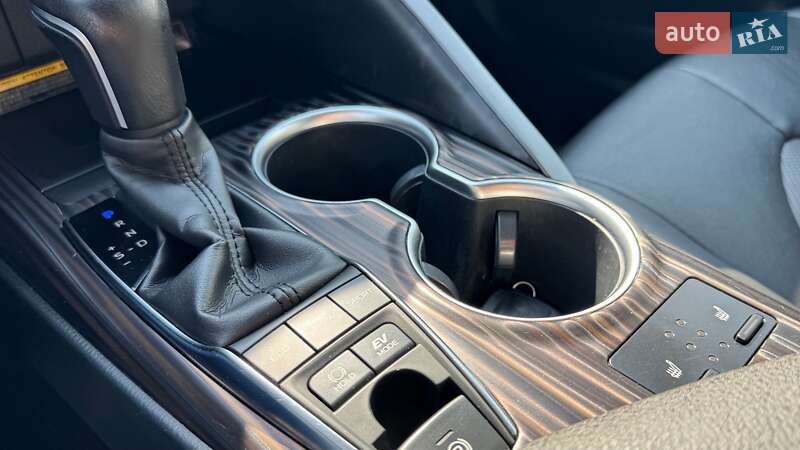 Седан Toyota Camry 2019 в Ивано-Франковске