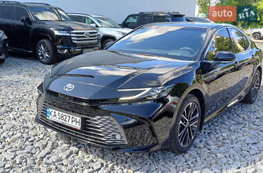 Седан Toyota Camry 2025 в Киеве