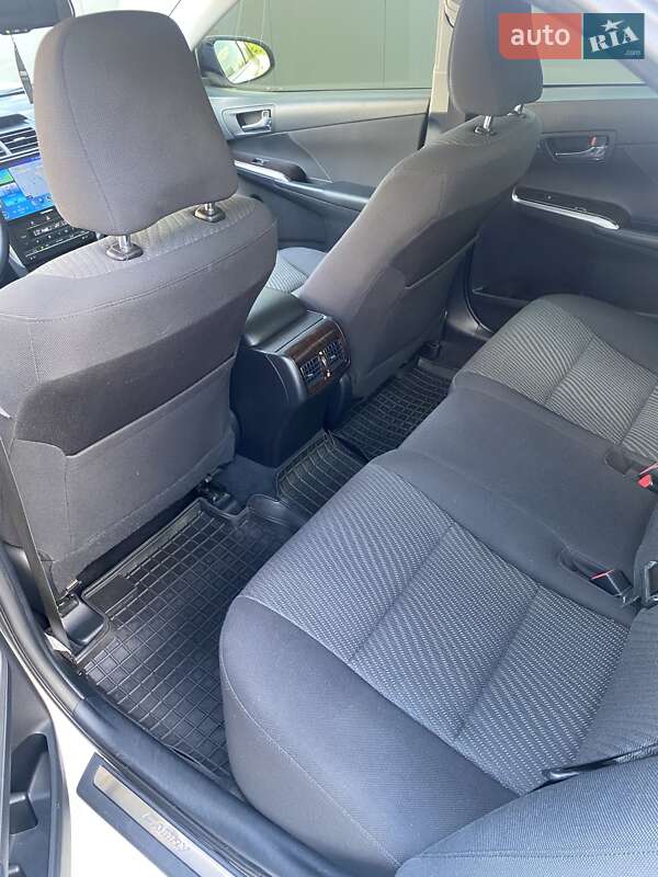 Седан Toyota Camry 2016 в Кропивницком