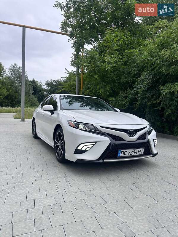 Седан Toyota Camry 2020 в Львові