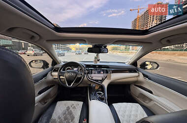 Седан Toyota Camry 2019 в Киеве