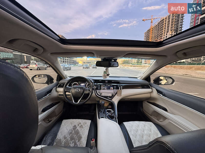 Toyota Camry 2019