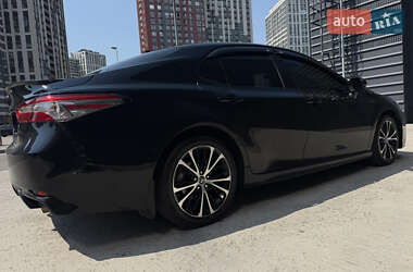 Седан Toyota Camry 2020 в Киеве