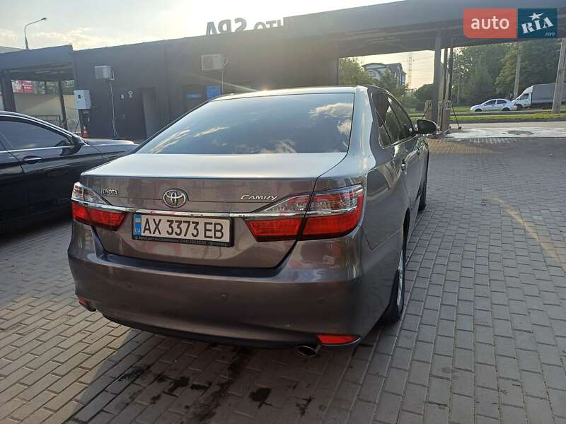 Седан Toyota Camry 2015 в Харкові