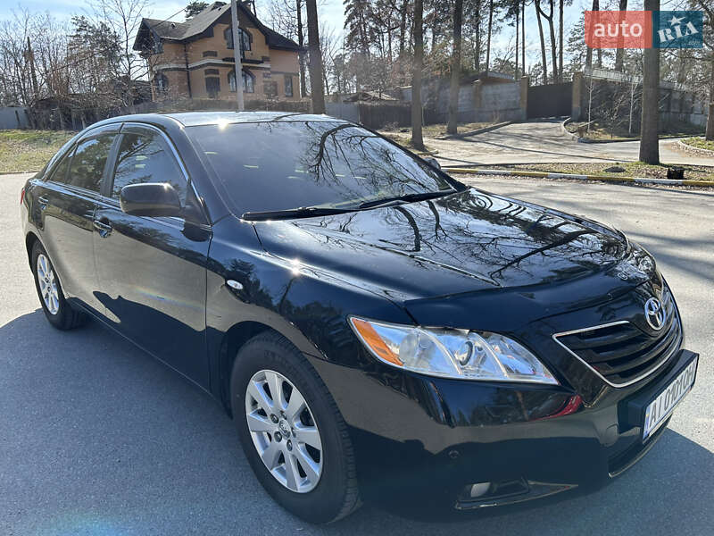 Седан Toyota Camry 2007 в Киеве