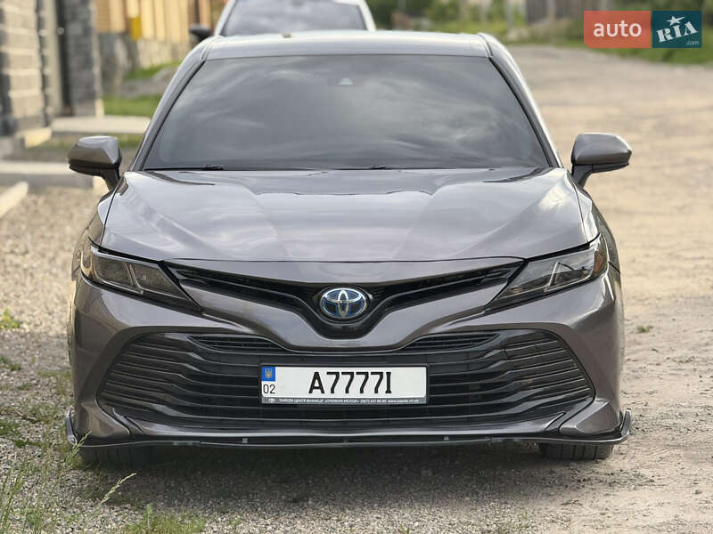 Седан Toyota Camry 2018 в Виннице