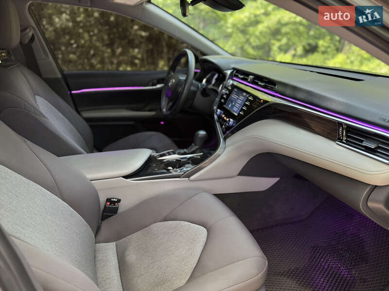 Седан Toyota Camry 2018 в Виннице