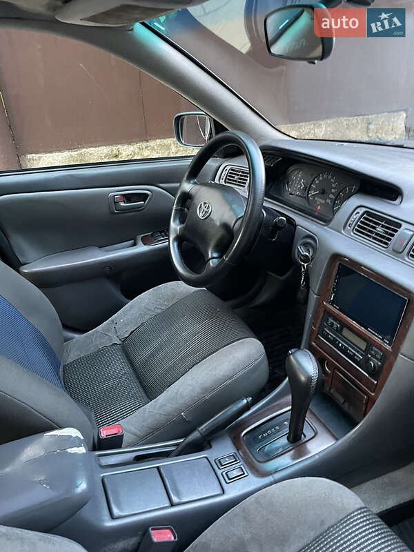 Седан Toyota Camry 2001 в Львове