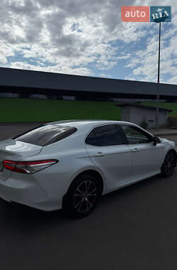 Седан Toyota Camry 2017 в 