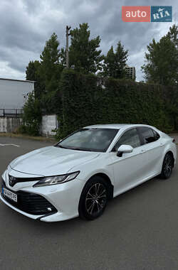 Седан Toyota Camry 2017 в 