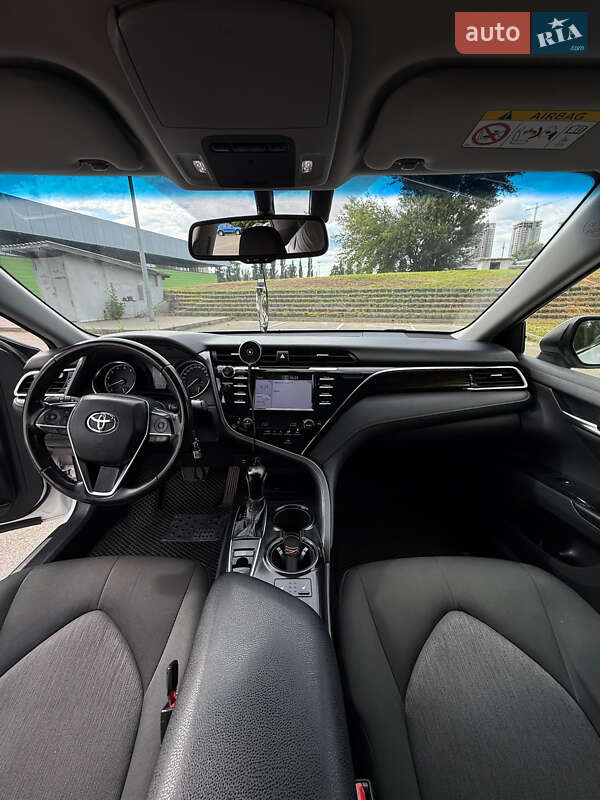 Седан Toyota Camry 2017 в Киеве