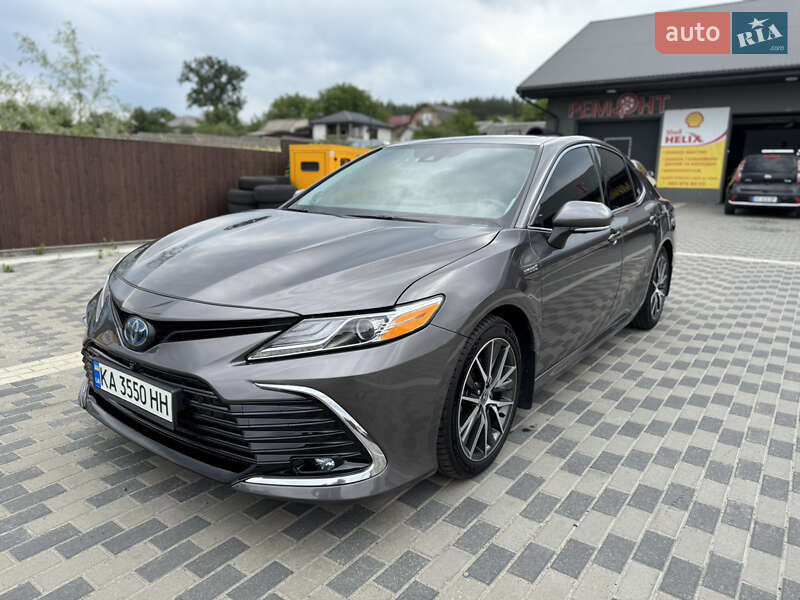 Седан Toyota Camry 2021 в Ирпене