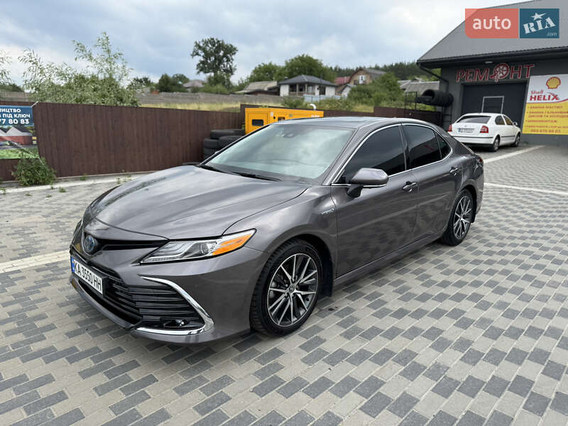 Седан Toyota Camry 2021 в Ирпене