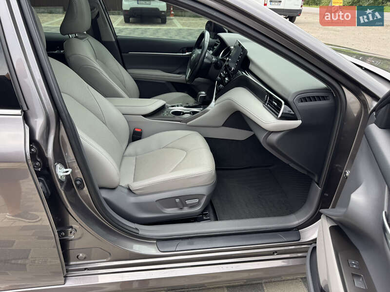 Седан Toyota Camry 2021 в Ирпене