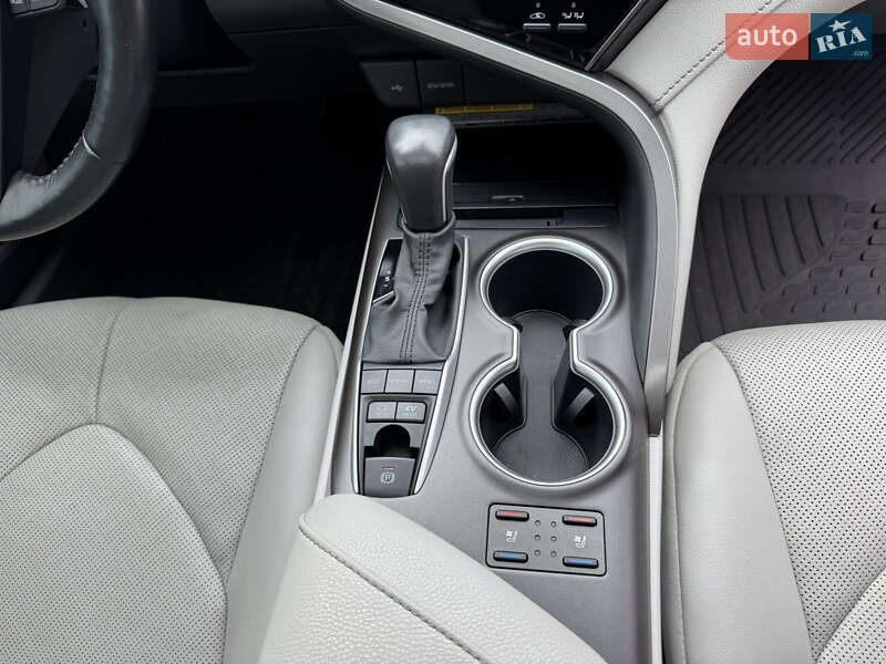 Седан Toyota Camry 2021 в Ирпене