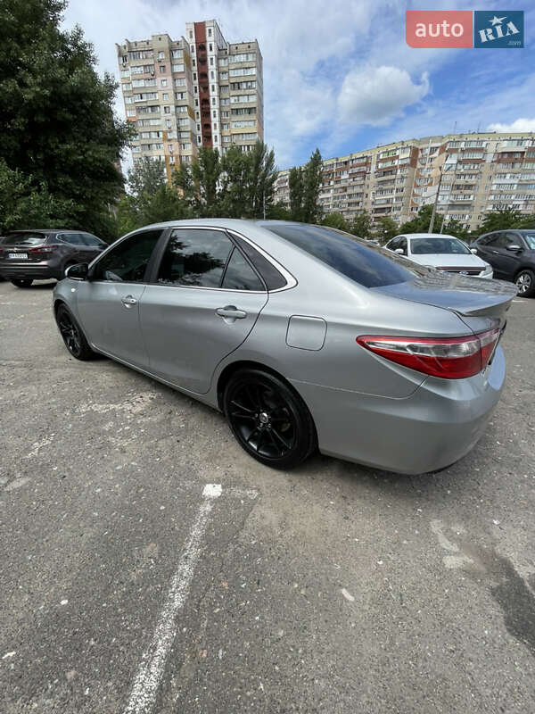 Седан Toyota Camry 2015 в Киеве