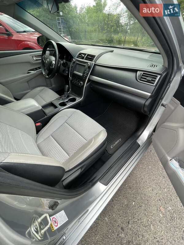 Седан Toyota Camry 2015 в Киеве