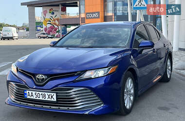 Седан Toyota Camry 2017 в Киеве