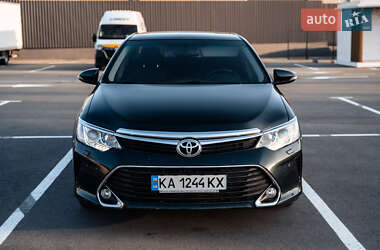 Седан Toyota Camry 2015 в Киеве