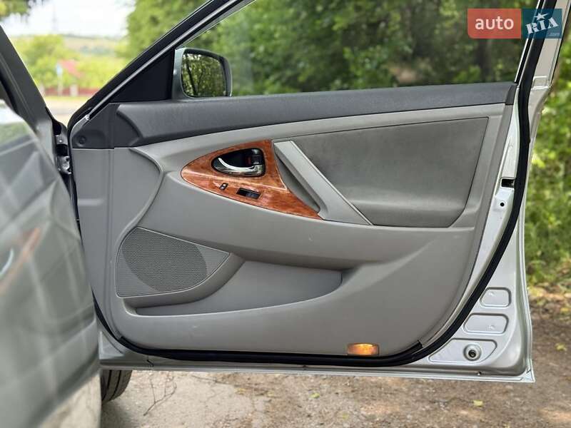 Седан Toyota Camry 2007 в Золочеве