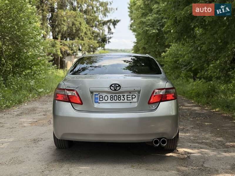 Седан Toyota Camry 2007 в Золочеве