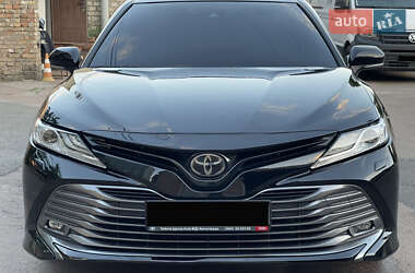 Седан Toyota Camry 2018 в Киеве