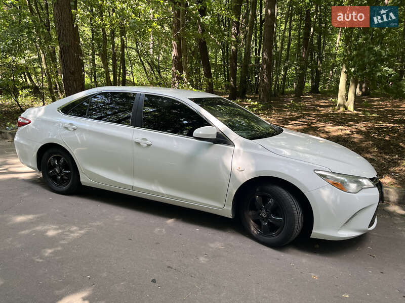 Седан Toyota Camry 2015 в Львові